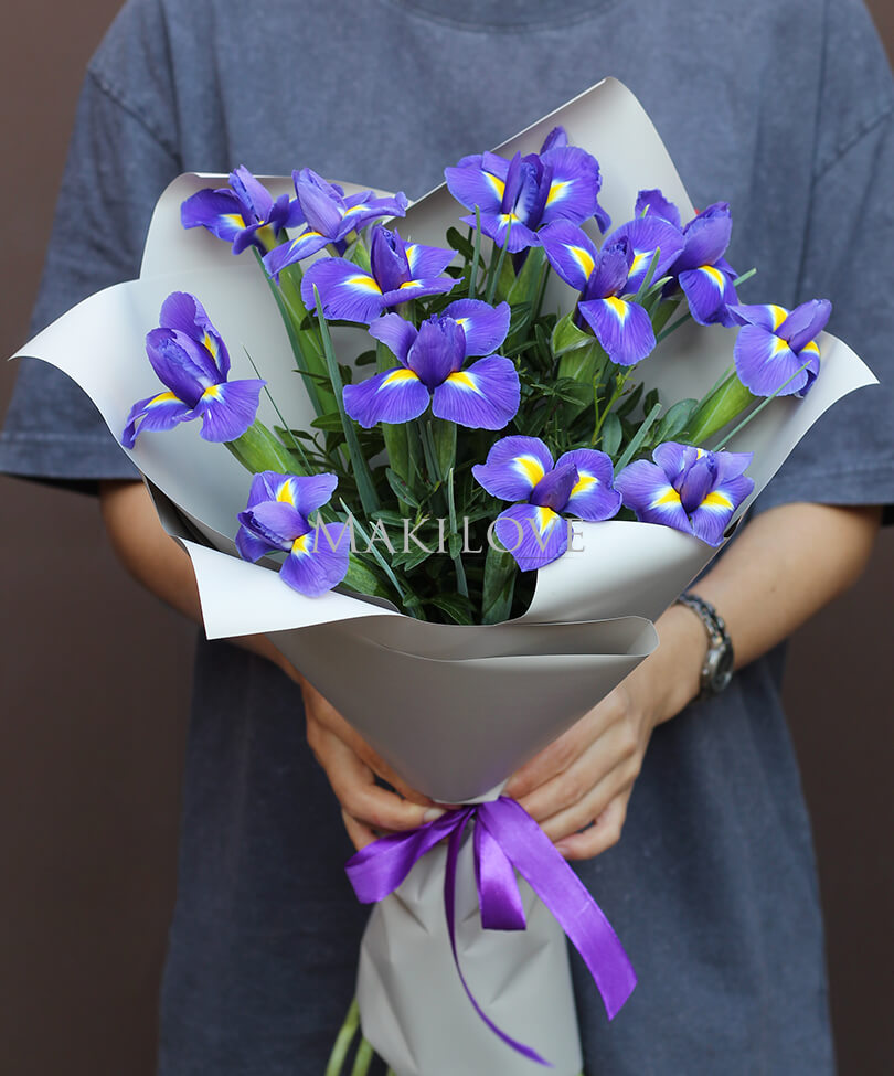 Ирисы в крафт бумаге
