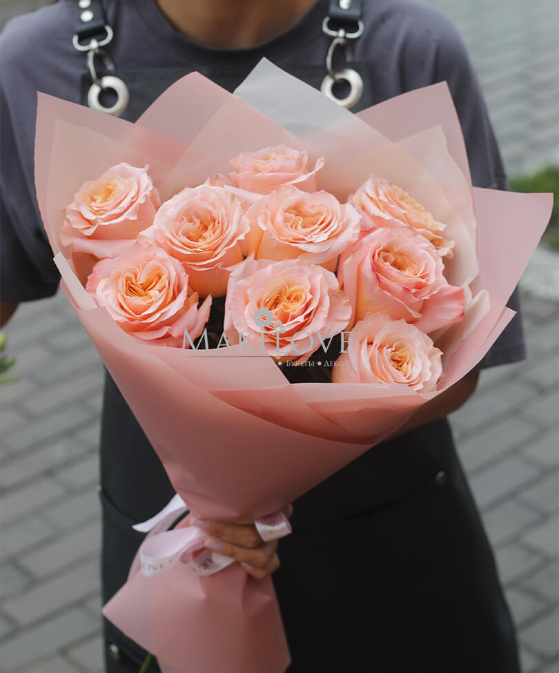 Букет из 9 пионовидных роз