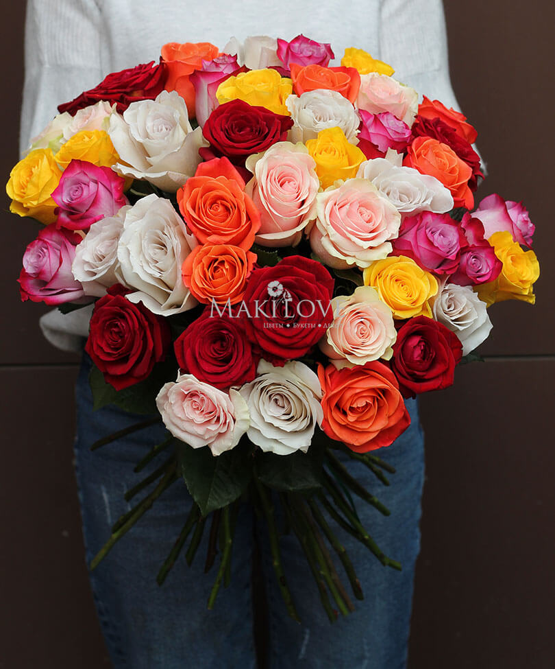 Букет из 45 разноцветных роз