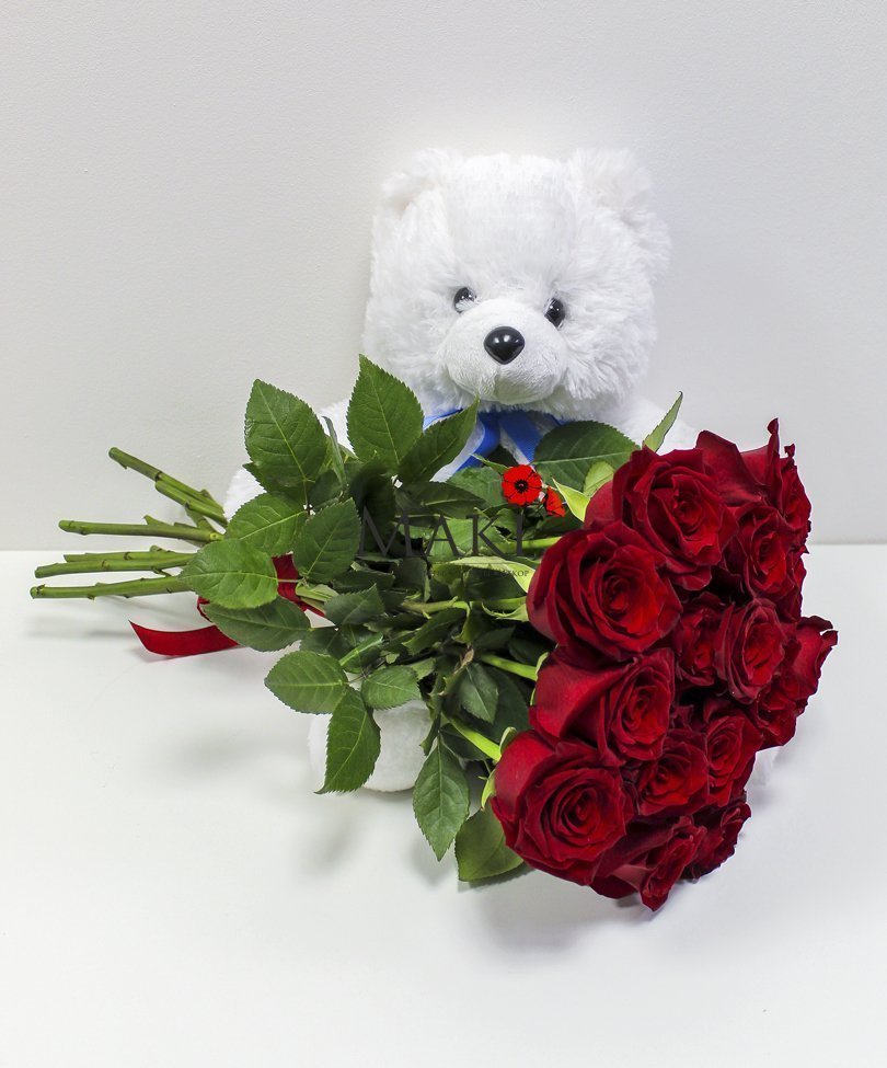 Букет роз с мягкой игрушкой «Влюбленный мишка»