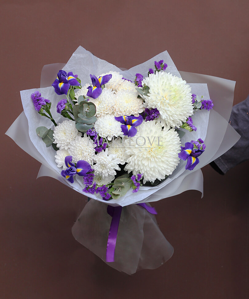 Букет с ирисами «Тысяча звезд»