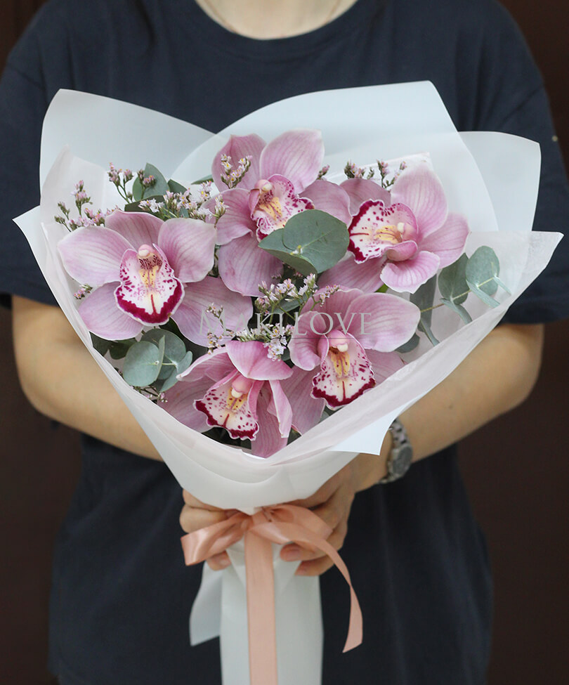 Букет из 5 орхидей