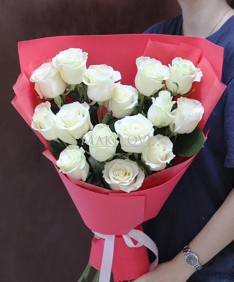 Сердце из 15 белых роз