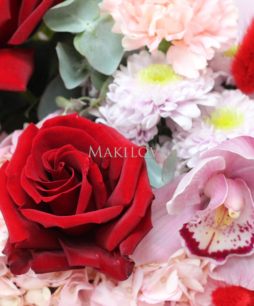 Букет из роз и орхидей "Изумление"