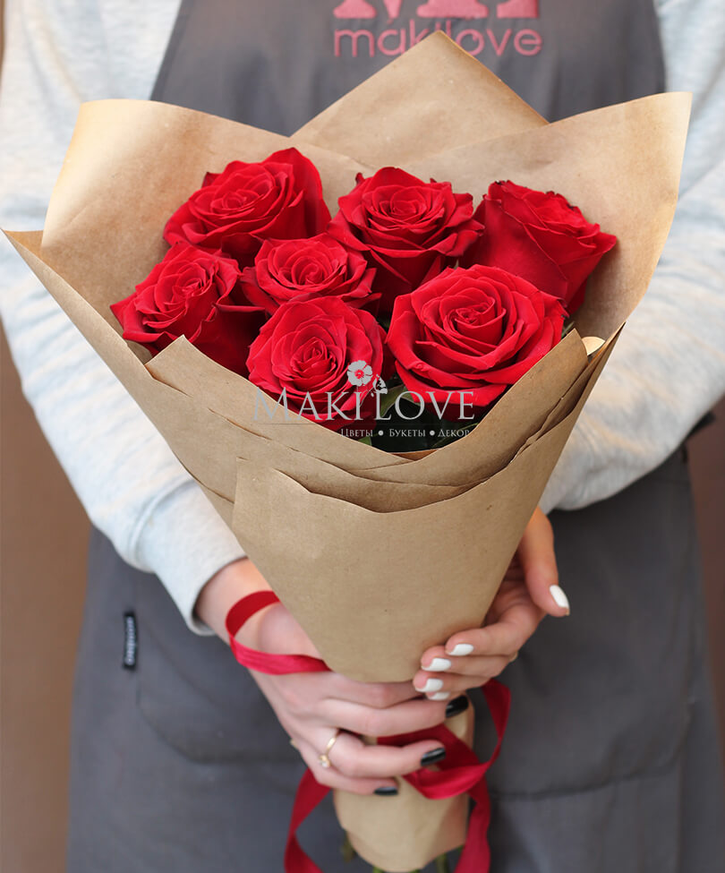 Букет из 7 красных роз в крафт бумаге - купить с доставкой в Челябинске