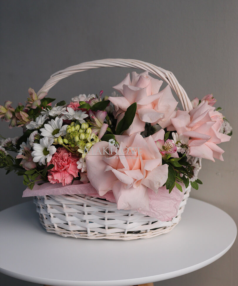 Букет цветов «Чизкейк» в корзине