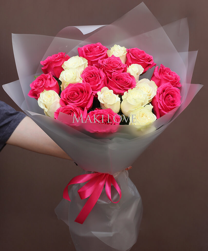 Букет из 21 бело-розовой розы