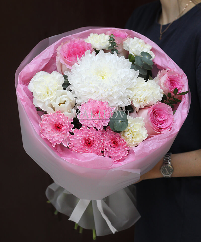 Букет из роз и хризантем "Самой родной"