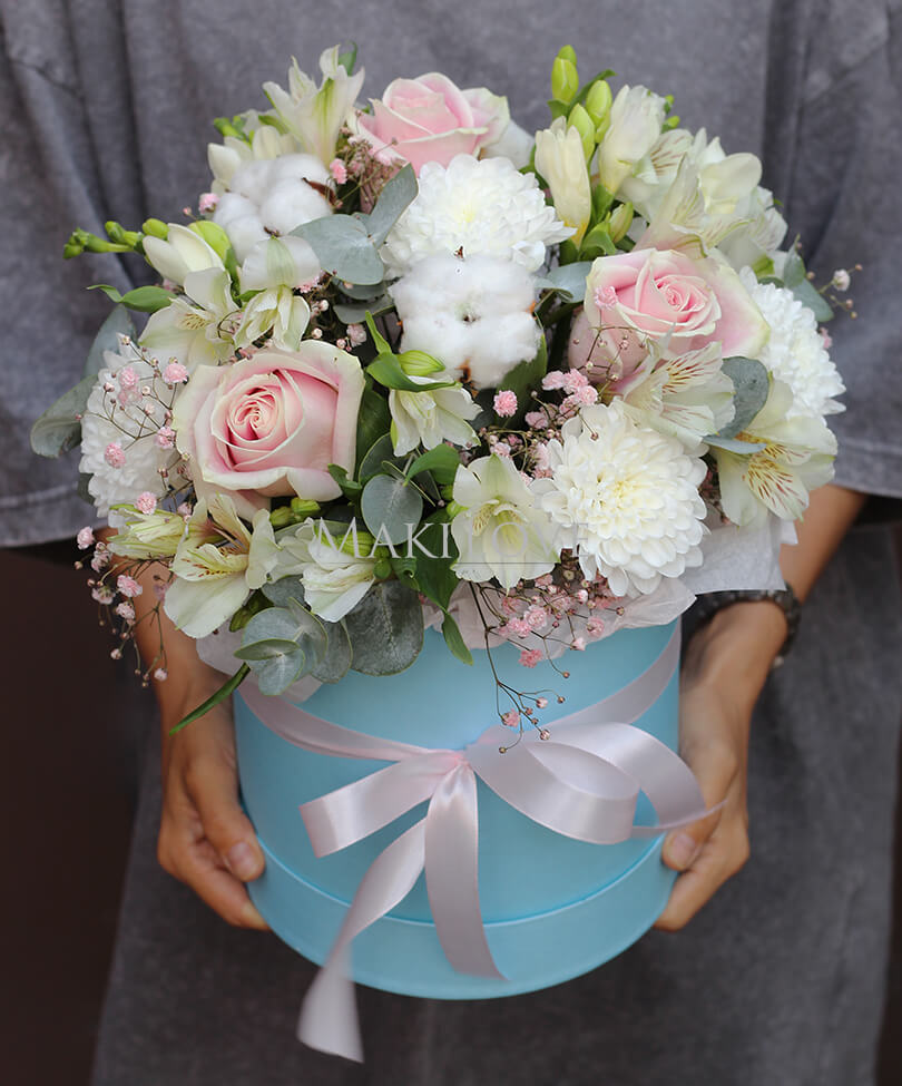 Букет в шляпной коробке «Осло»