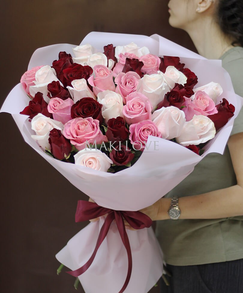 Букет из 41 разноцветной розы