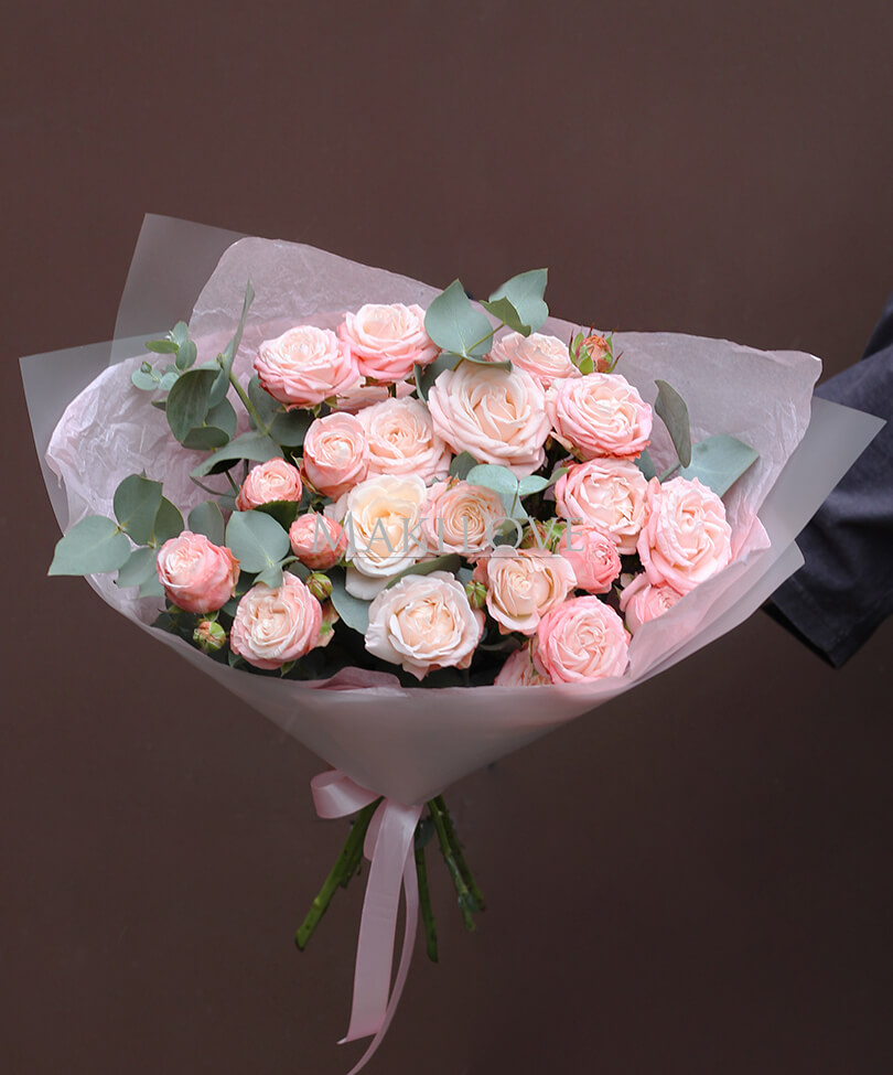 Букет из 5 пионовидных кустовых роз