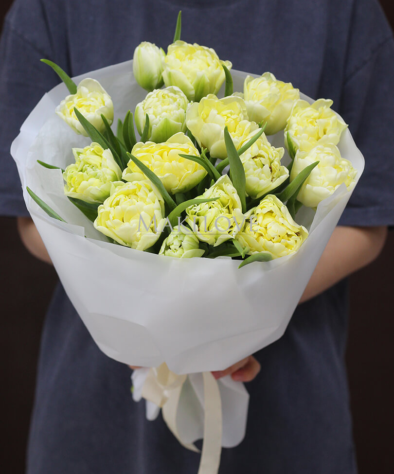 Букет из 15 пионовидных тюльпанов