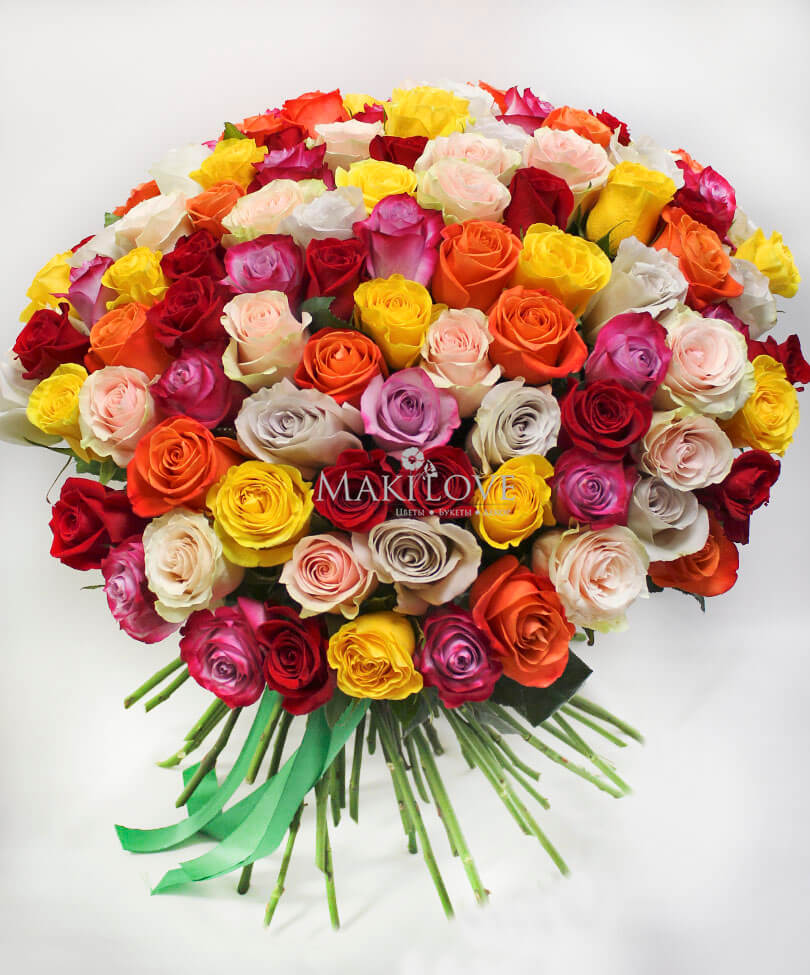 Букет из 75 разноцветных роз