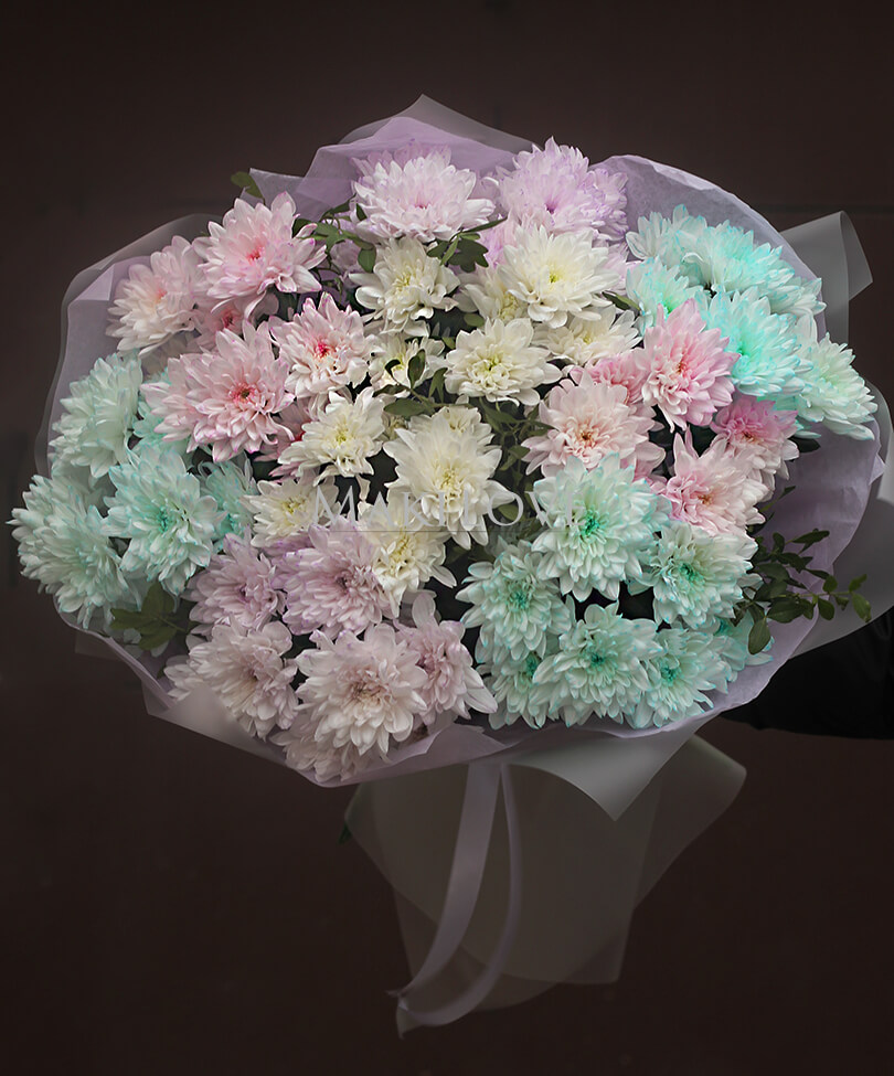 Букет из разноцветных хризантем