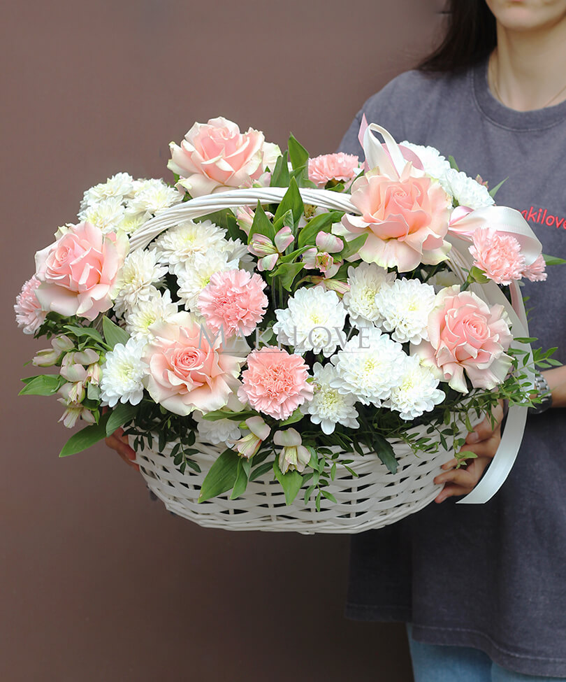 Корзина с хризантемами "Парижанка"