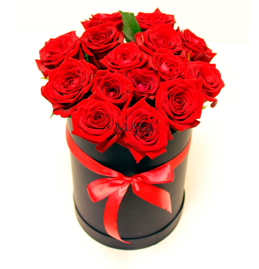 Букет 15 роз «Чили» (черная коробка)