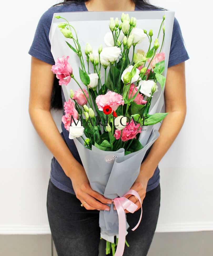 Букет из разноцветных эустом