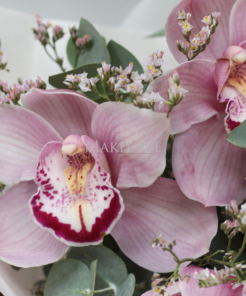 Букет из 5 орхидей