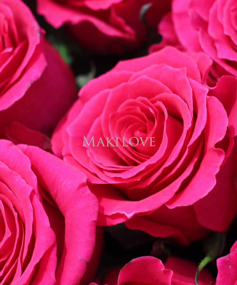 Букет 11 розовых роз в крафт бумаге