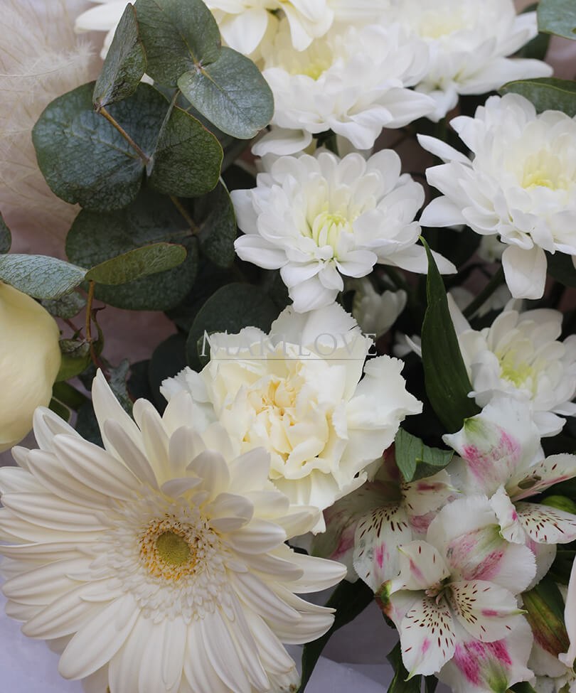 Сборный букет "Снежная симфония"