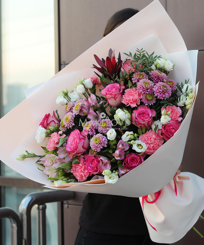 Букет с розами «Цветочное полотно»