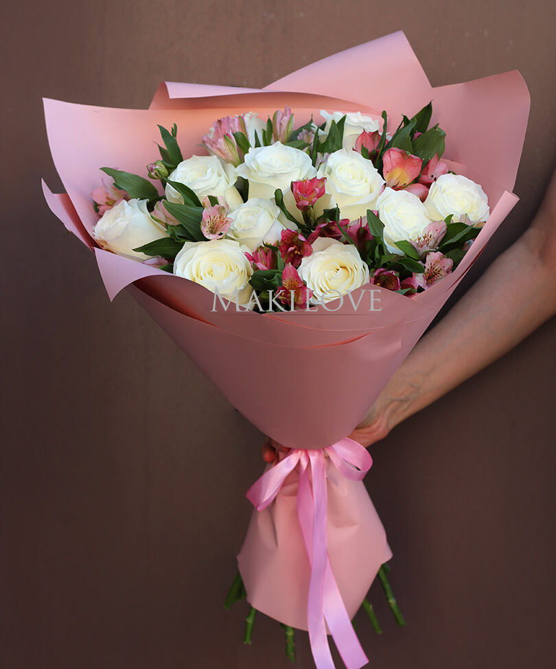 Букет «Твой день» с белыми розами