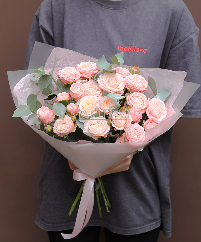 Букет из 5 пионовидных кустовых роз