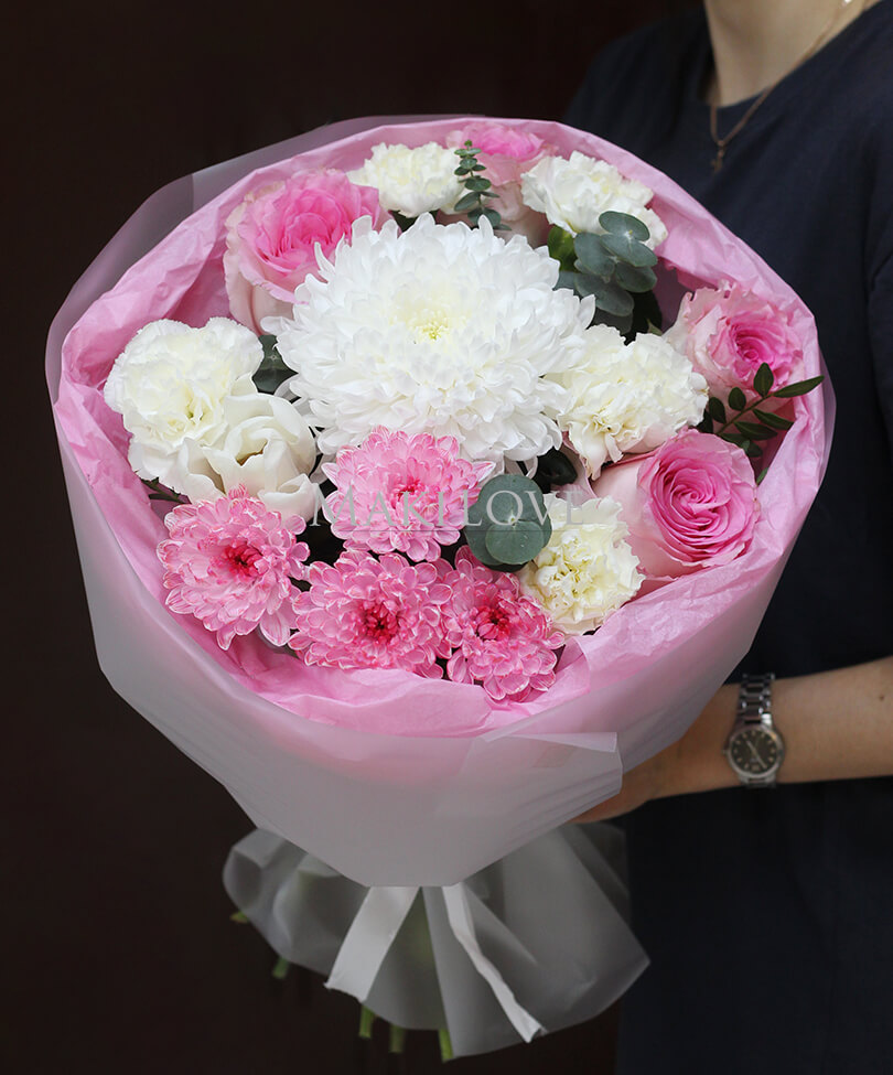 Букет из роз и хризантем "Самой родной"