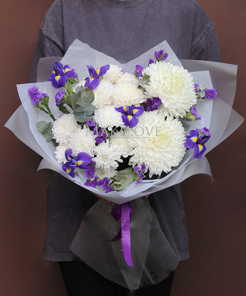 Букет с ирисами «Тысяча звезд»