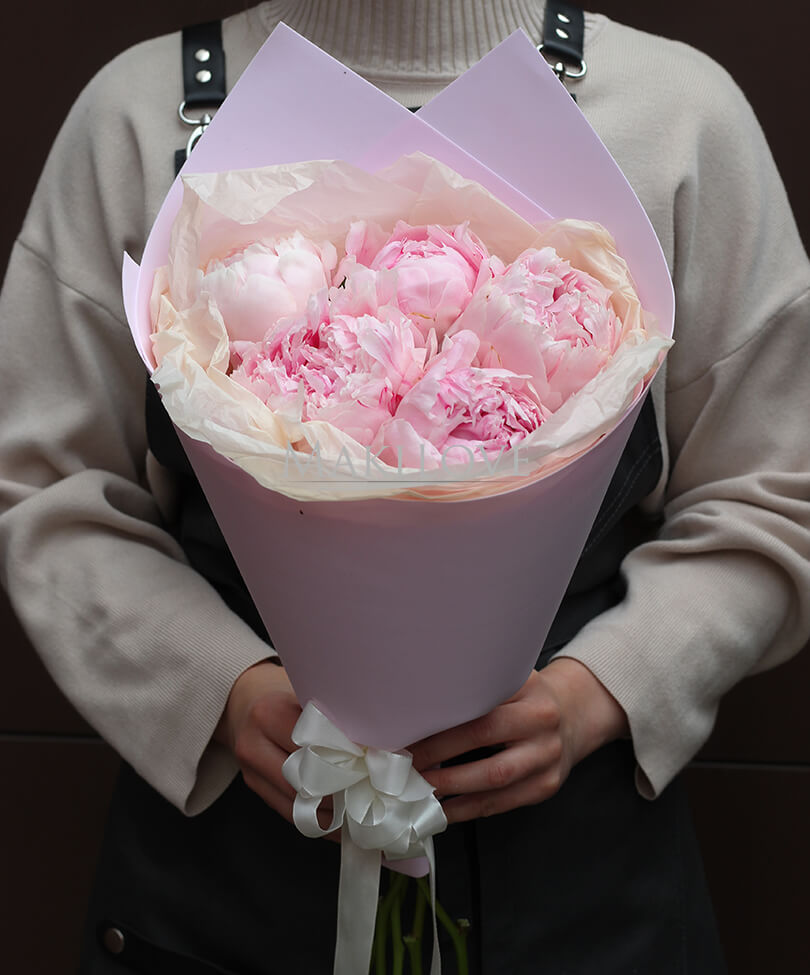 Пионы в крафт бумаге