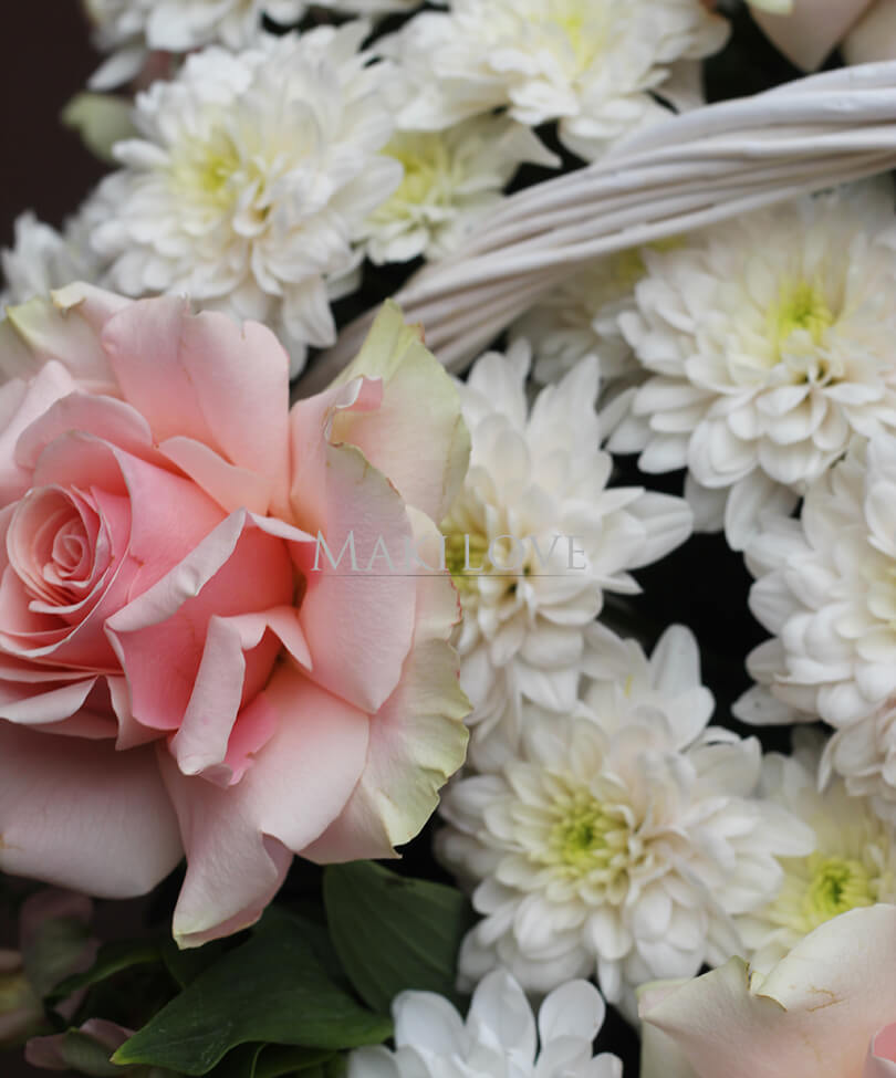 Корзина с хризантемами "Парижанка"