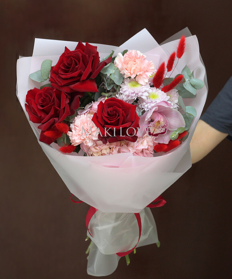 Букет из роз и орхидей "Изумление"