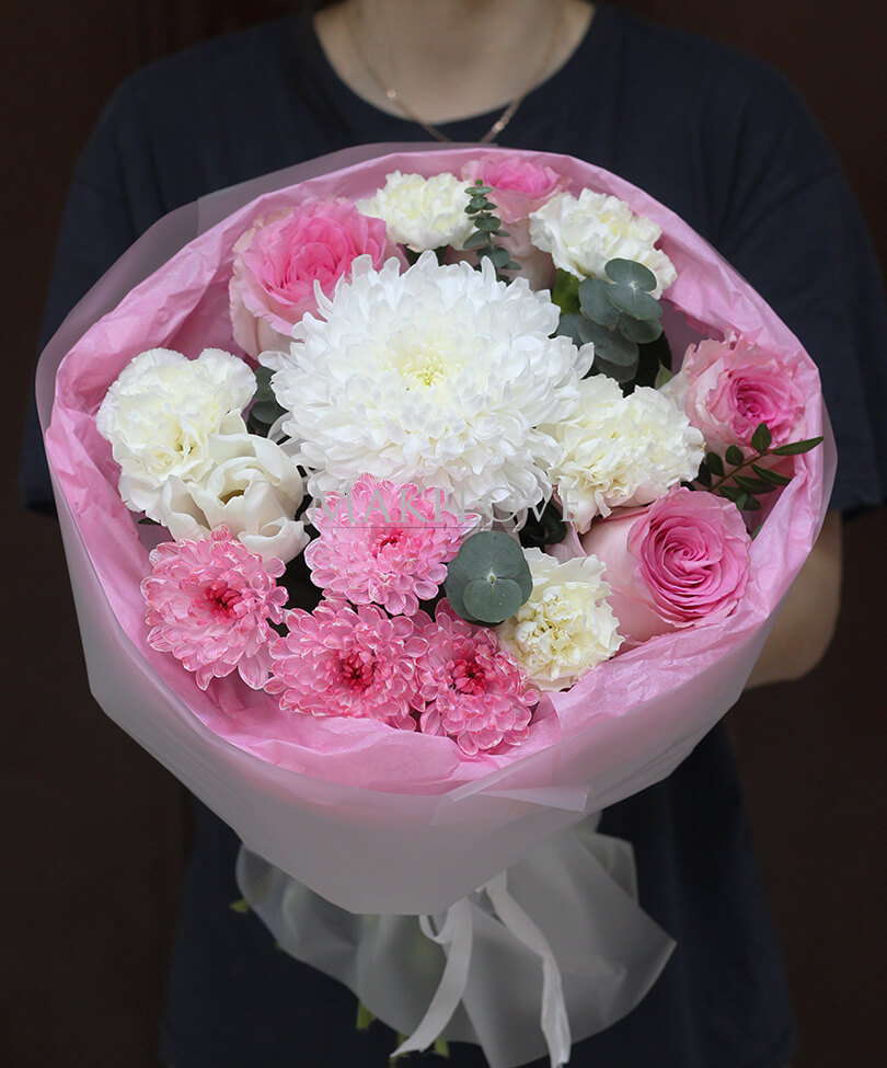 Букет из роз и хризантем "Самой родной"