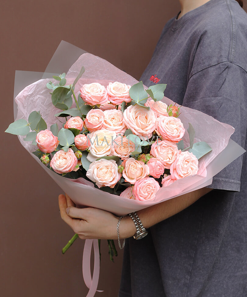 Букет из 5 пионовидных кустовых роз