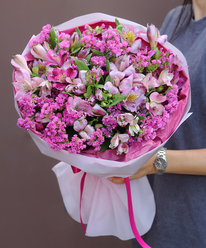 Букет из альстромерий и статицы