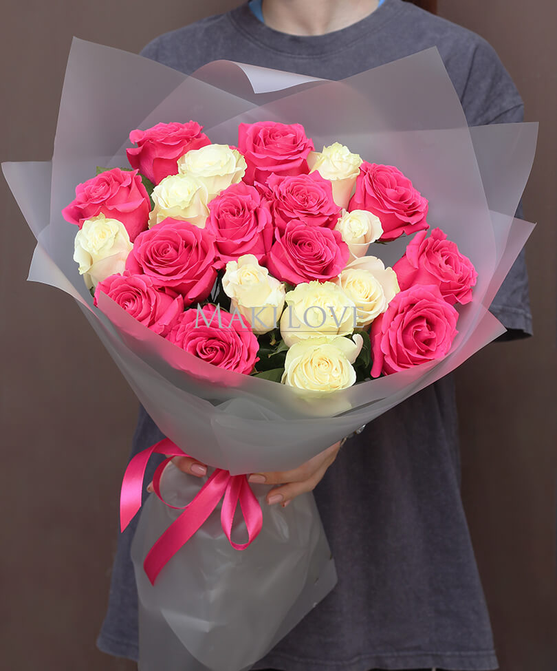 Букет из 21 бело-розовой розы