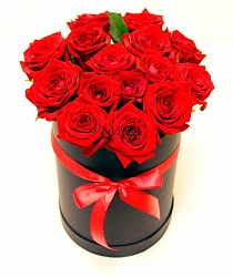 Букет 15 роз «Чили» (черная коробка)