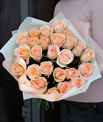 Букет из 25 персиковых роз