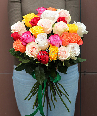 Букет разноцветных роз