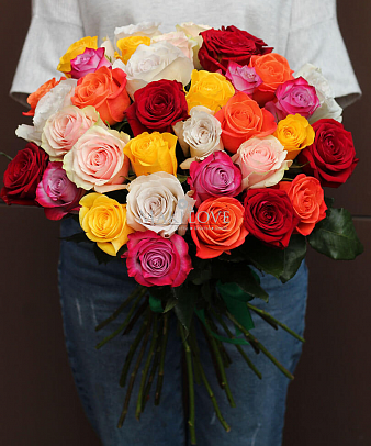Букет из 35 разноцветных роз