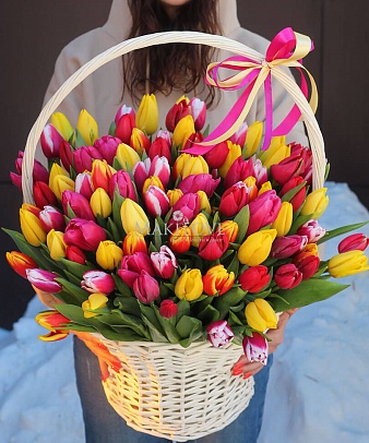 Корзина тюльпанов