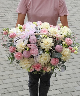 Букет цветов «Айсберг» в корзине