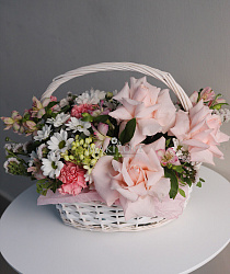 Букет цветов «Чизкейк» в корзине