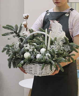 Новогодняя композиция «Happy New Year» со свечами