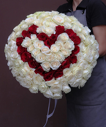 Сердце из 101 розы