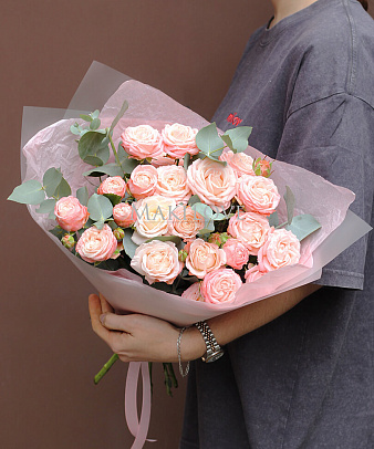 Букет из 5 пионовидных кустовых роз