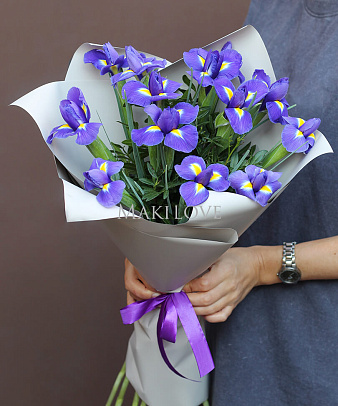 Ирисы в крафт бумаге