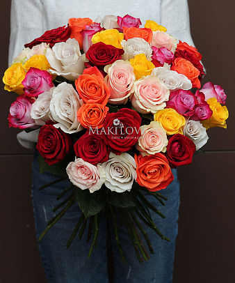 Букет из 45 разноцветных роз