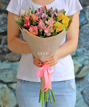 Букет из 7 альстромерий