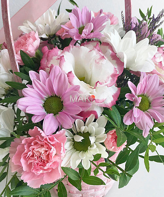 Букет «Счастье есть!» в корзинке